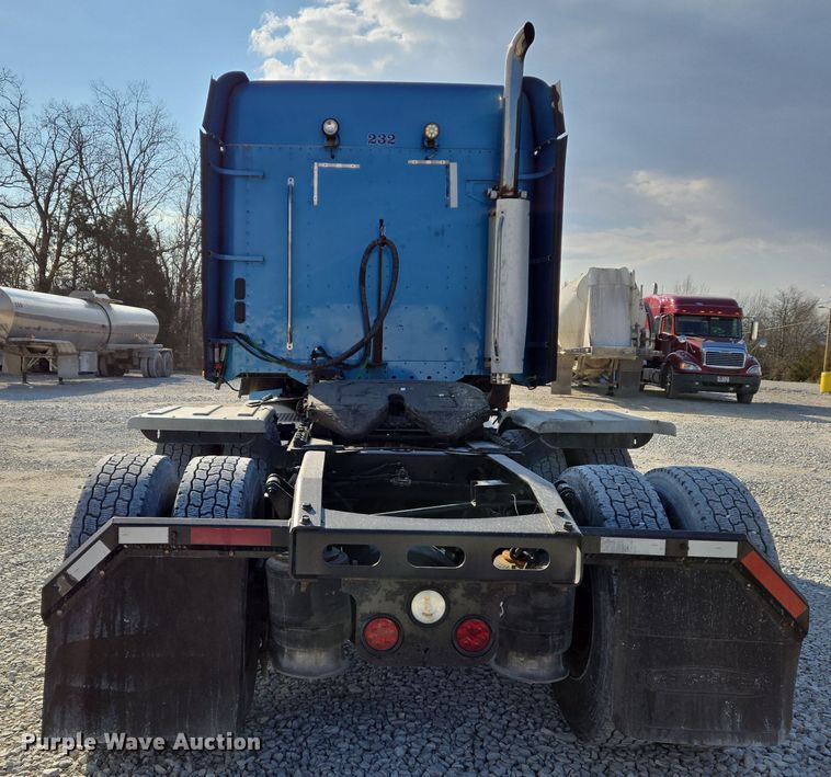 image for item DS5294 2011 Freightliner Columbia semi truck