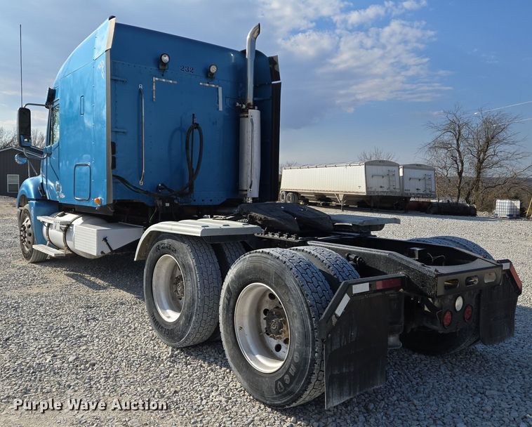 image for item DS5294 2011 Freightliner Columbia semi truck