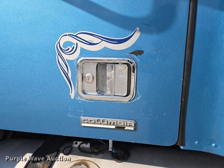 image for item DS5294 2011 Freightliner Columbia semi truck