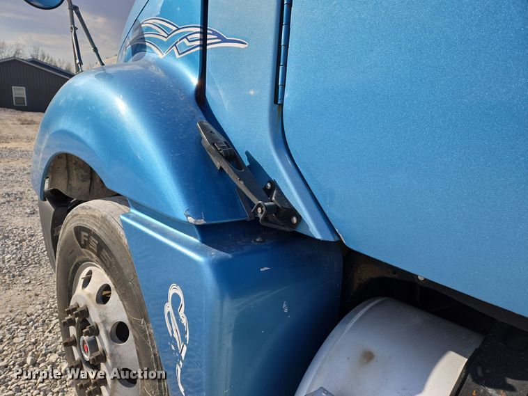 image for item DS5294 2011 Freightliner Columbia semi truck