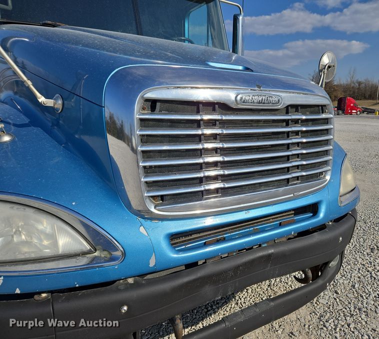 image for item DS5294 2011 Freightliner Columbia semi truck
