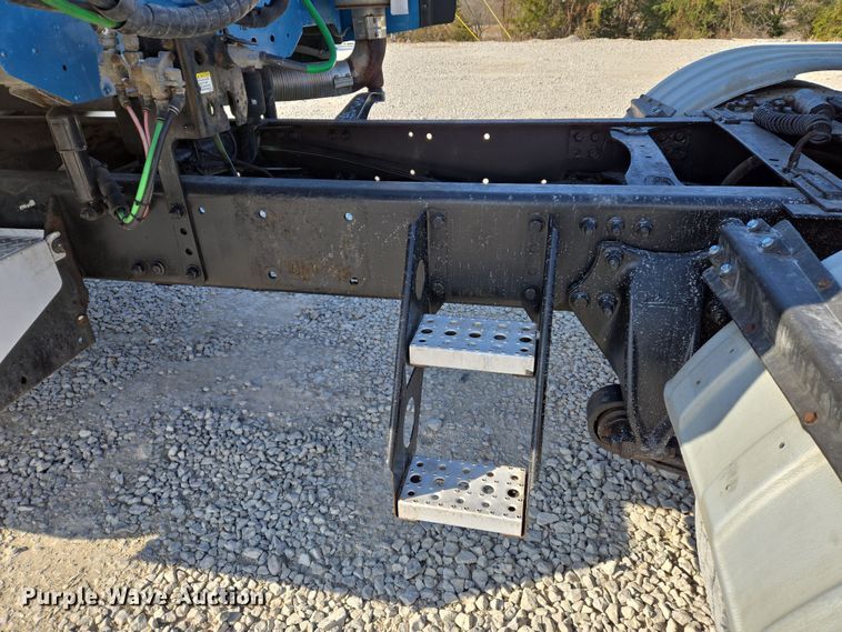 image for item DS5294 2011 Freightliner Columbia semi truck