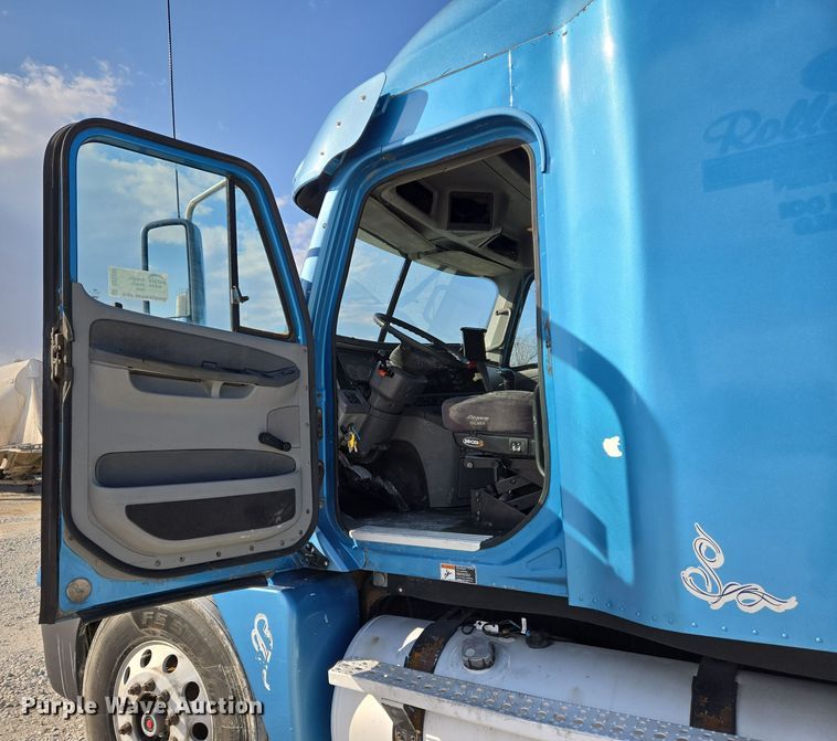 image for item DS5294 2011 Freightliner Columbia semi truck