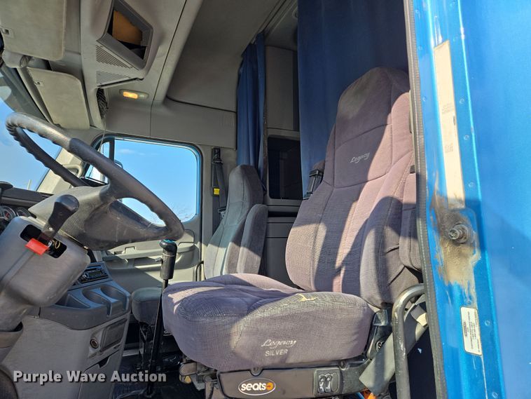 image for item DS5294 2011 Freightliner Columbia semi truck