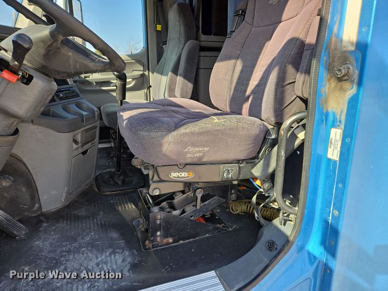 image for item DS5294 2011 Freightliner Columbia semi truck