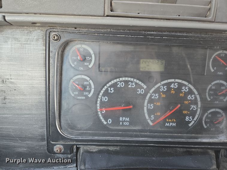 image for item DS5294 2011 Freightliner Columbia semi truck