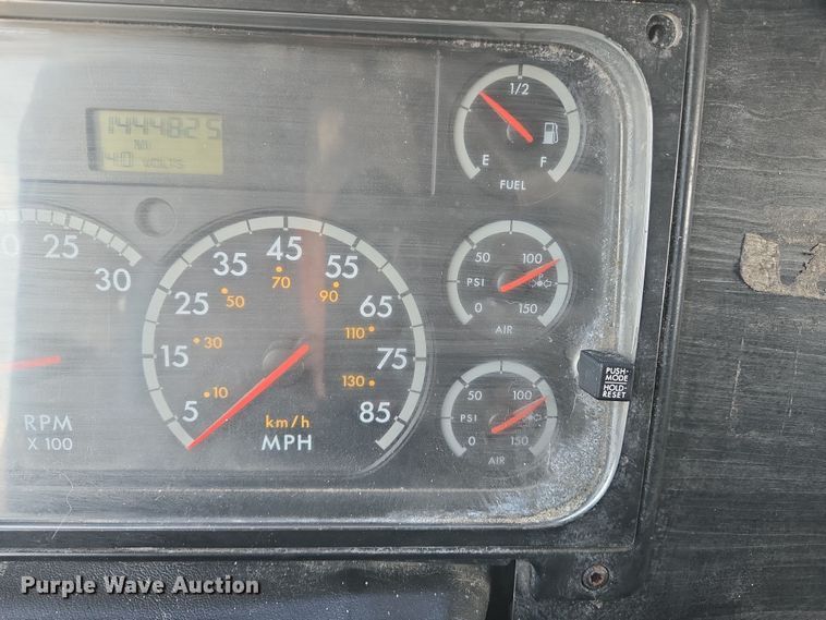 image for item DS5294 2011 Freightliner Columbia semi truck