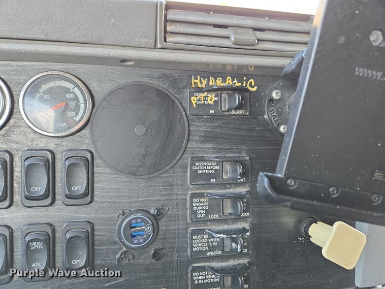 image for item DS5294 2011 Freightliner Columbia semi truck