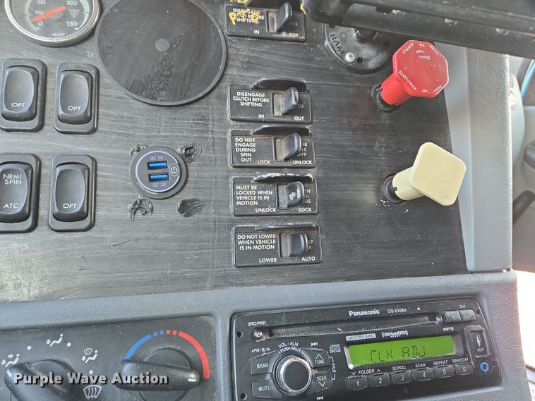 image for item DS5294 2011 Freightliner Columbia semi truck