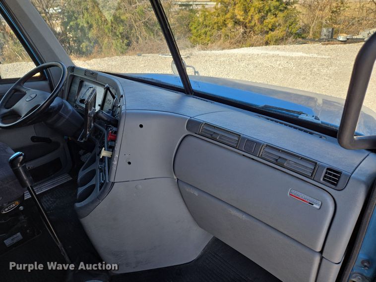 image for item DS5294 2011 Freightliner Columbia semi truck