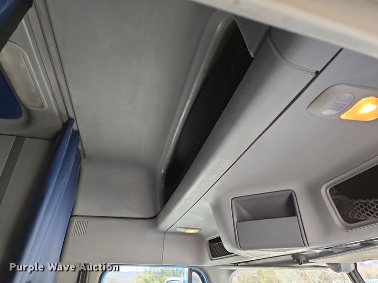 image for item DS5294 2011 Freightliner Columbia semi truck