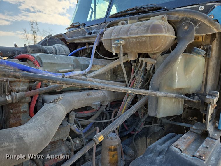 image for item DS5294 2011 Freightliner Columbia semi truck