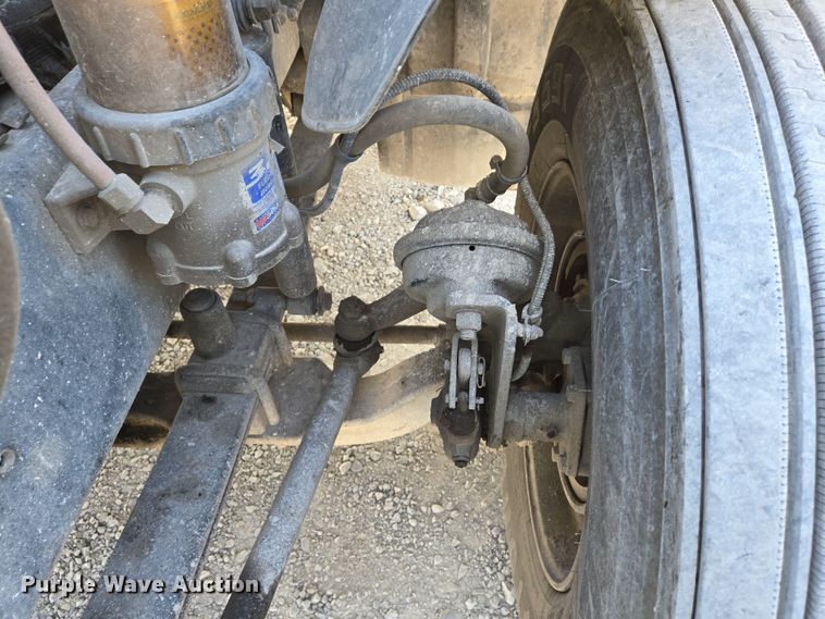 image for item DS5294 2011 Freightliner Columbia semi truck