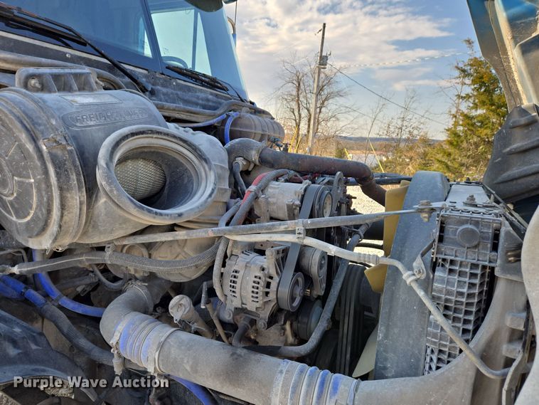 image for item DS5294 2011 Freightliner Columbia semi truck