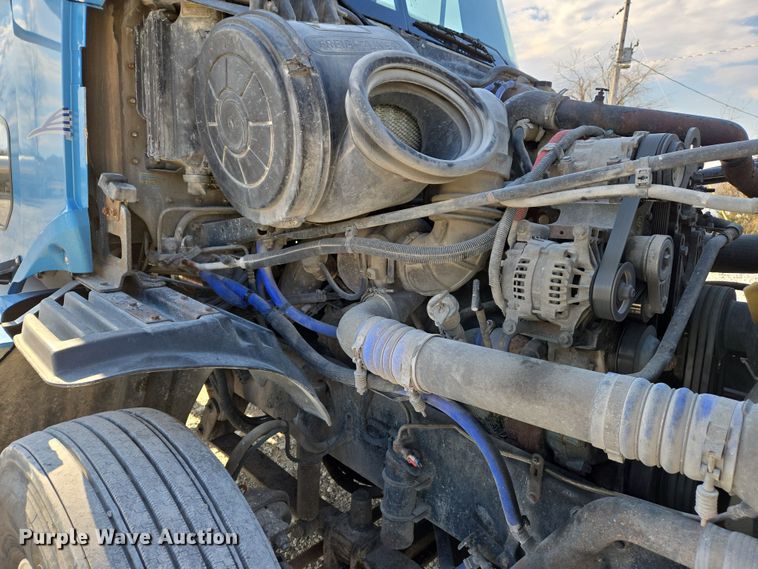 image for item DS5294 2011 Freightliner Columbia semi truck