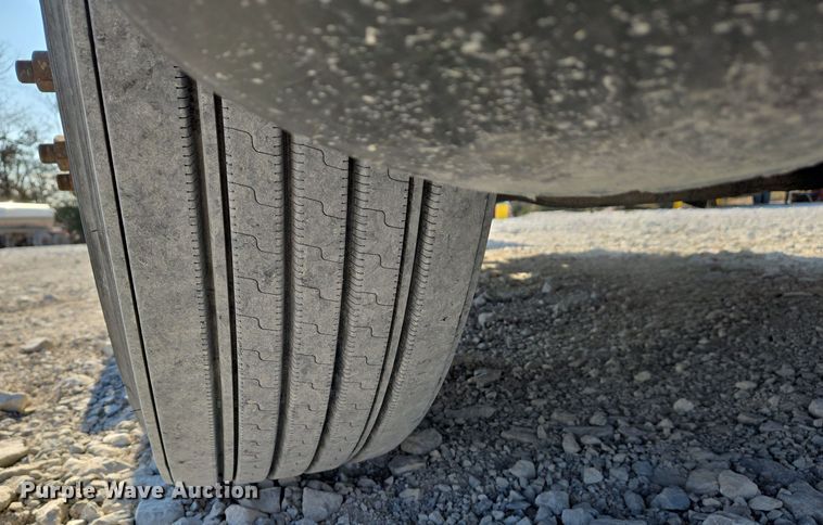 image for item DS5294 2011 Freightliner Columbia semi truck