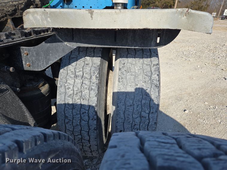 image for item DS5294 2011 Freightliner Columbia semi truck