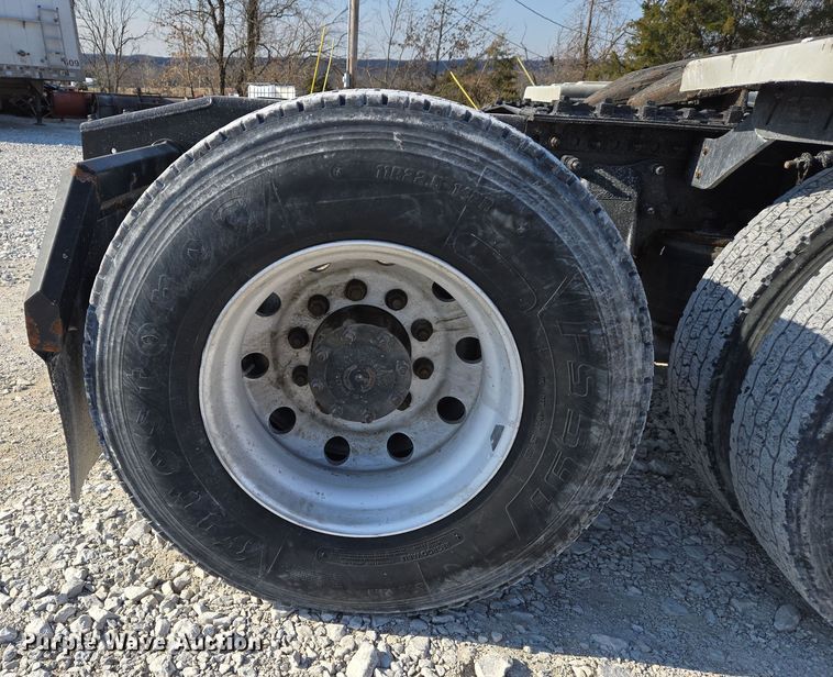 image for item DS5294 2011 Freightliner Columbia semi truck