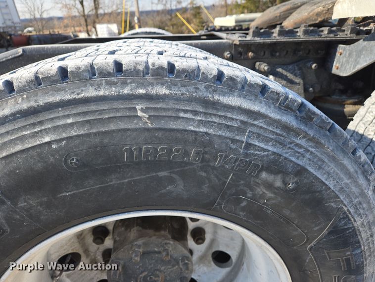 image for item DS5294 2011 Freightliner Columbia semi truck