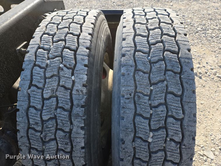 image for item DS5294 2011 Freightliner Columbia semi truck