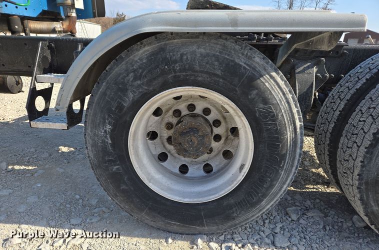 image for item DS5294 2011 Freightliner Columbia semi truck