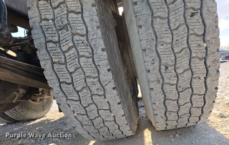 image for item DS5294 2011 Freightliner Columbia semi truck