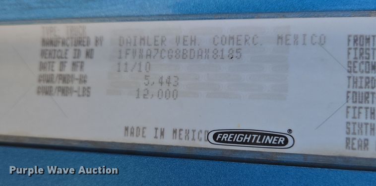 image for item DS5294 2011 Freightliner Columbia semi truck