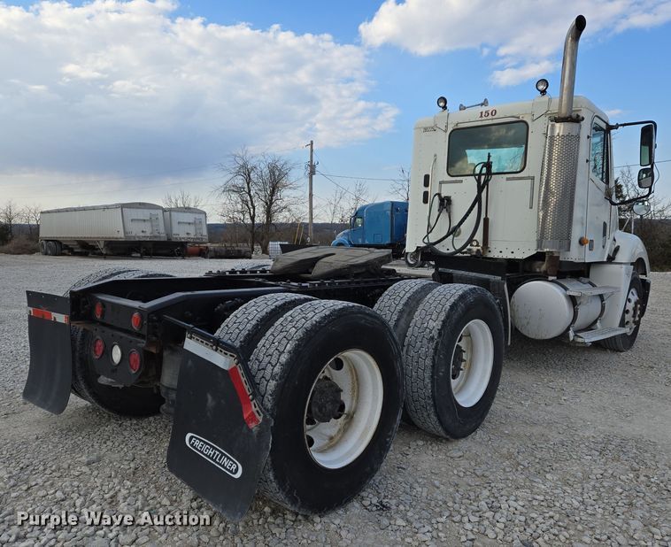 image for item DS5295 2002 Freightliner Columbia semi truck
