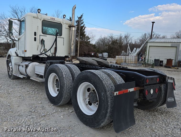 image for item DS5295 2002 Freightliner Columbia semi truck