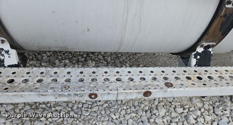 image for item DS5295 2002 Freightliner Columbia semi truck