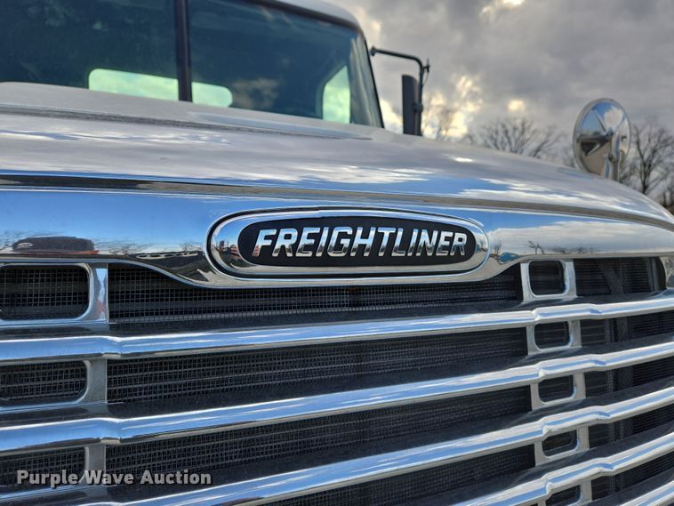 image for item DS5295 2002 Freightliner Columbia semi truck
