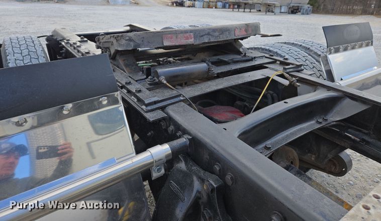 image for item DS5295 2002 Freightliner Columbia semi truck