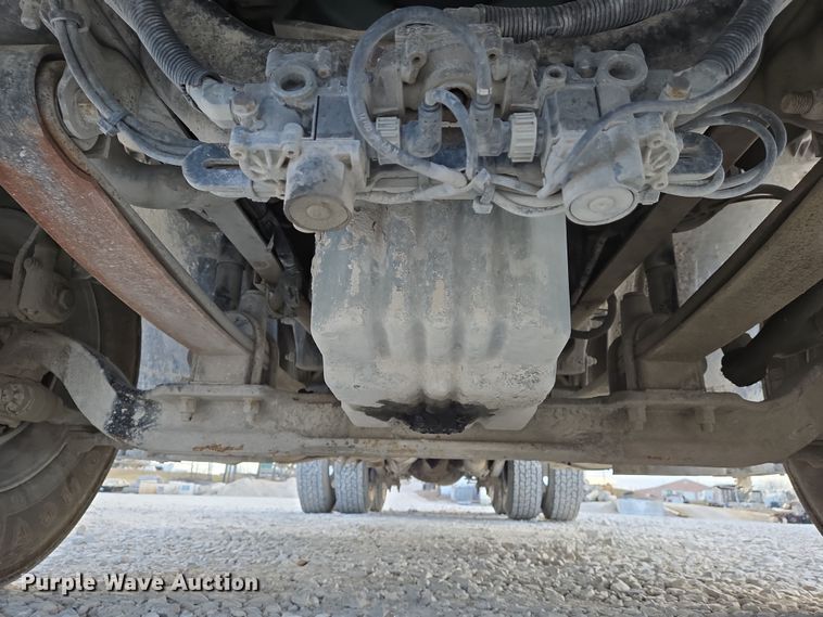 image for item DS5295 2002 Freightliner Columbia semi truck