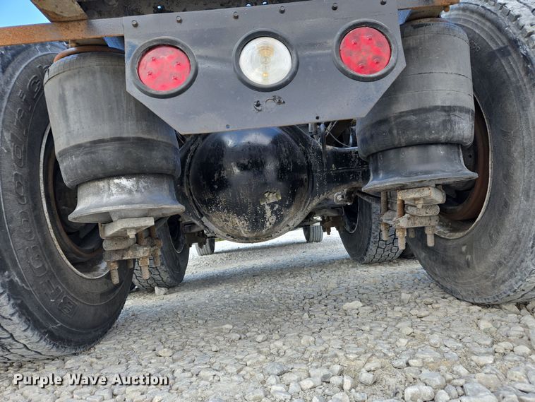 image for item DS5295 2002 Freightliner Columbia semi truck