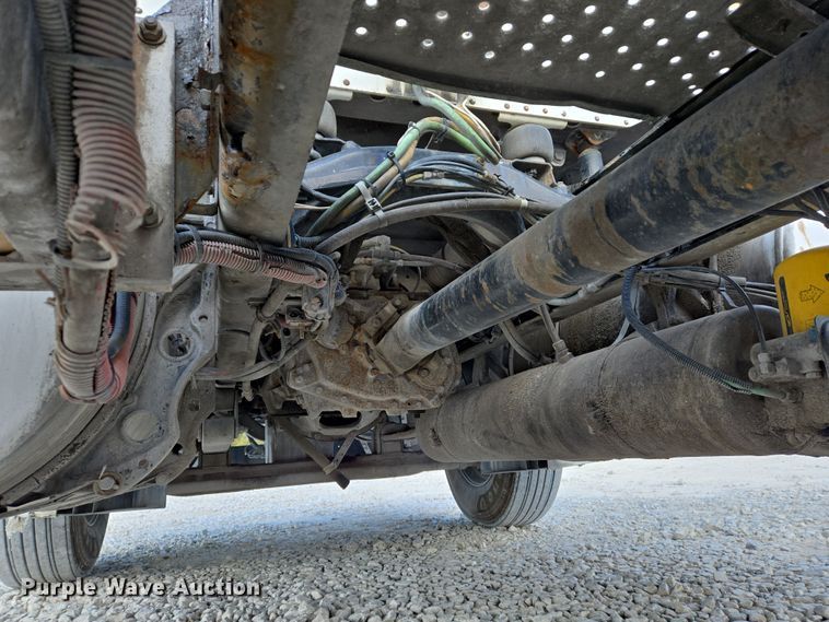 image for item DS5295 2002 Freightliner Columbia semi truck