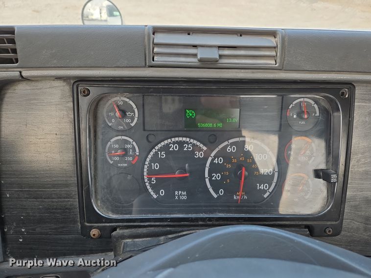 image for item DS5295 2002 Freightliner Columbia semi truck