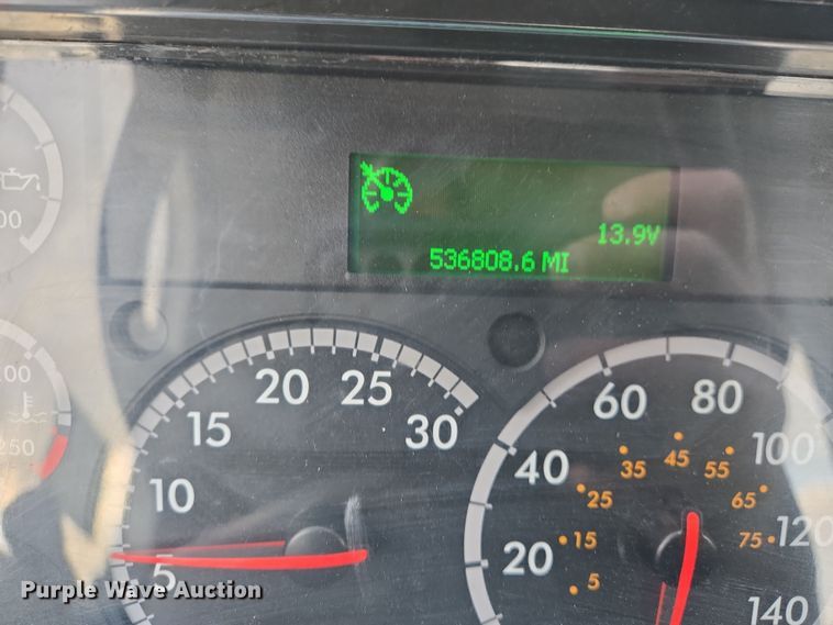 image for item DS5295 2002 Freightliner Columbia semi truck