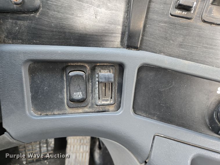 image for item DS5295 2002 Freightliner Columbia semi truck