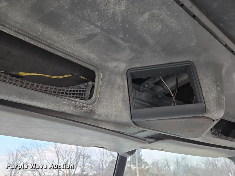 image for item DS5295 2002 Freightliner Columbia semi truck