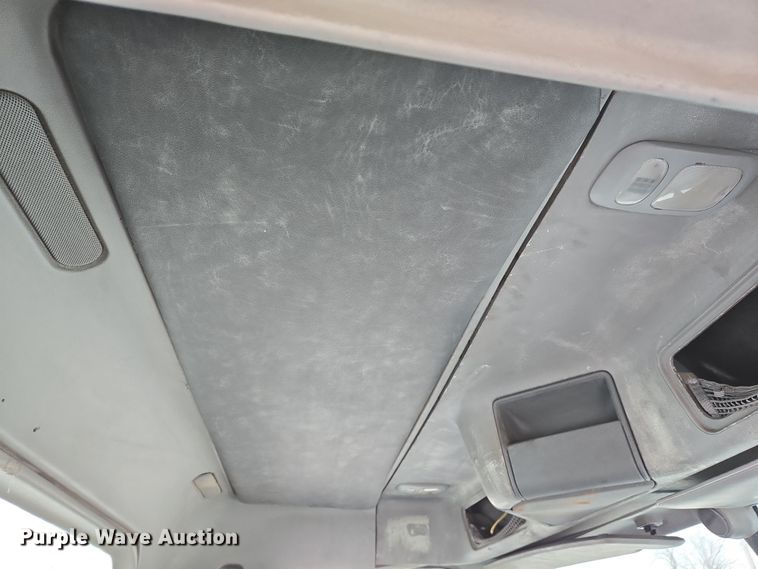 image for item DS5295 2002 Freightliner Columbia semi truck