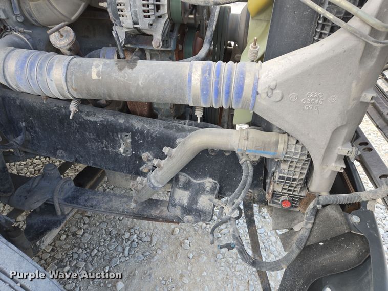 image for item DS5295 2002 Freightliner Columbia semi truck