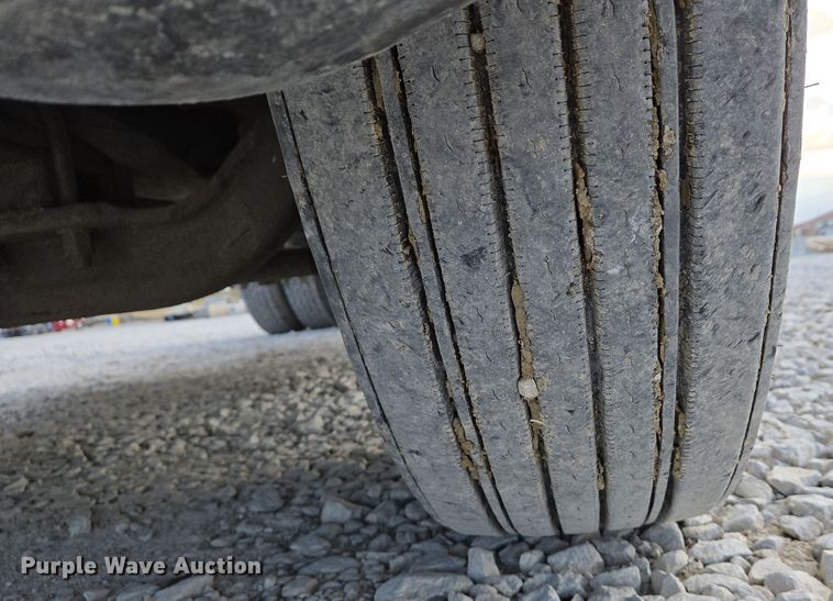 image for item DS5295 2002 Freightliner Columbia semi truck