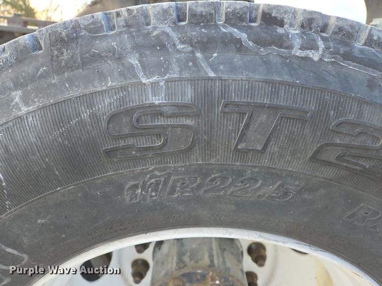 image for item DS5295 2002 Freightliner Columbia semi truck