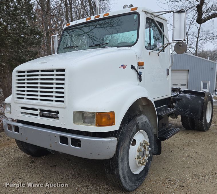 image for item DS5299 1997 International 8100 semi truck