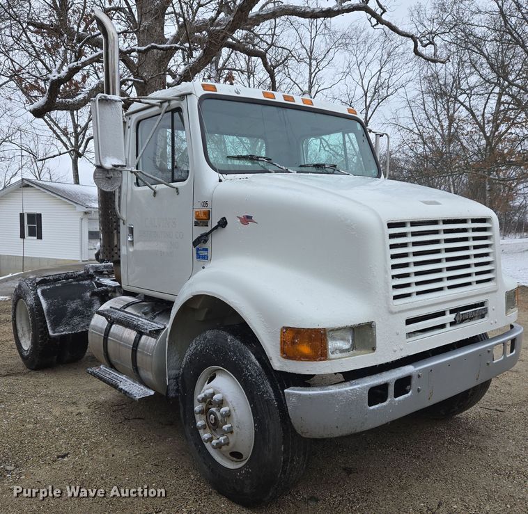 image for item DS5299 1997 International 8100 semi truck