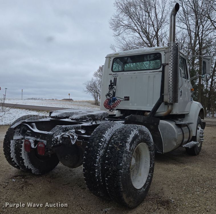 image for item DS5299 1997 International 8100 semi truck