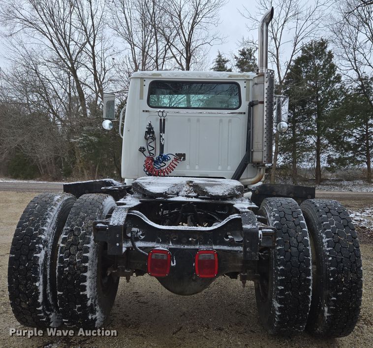 image for item DS5299 1997 International 8100 semi truck