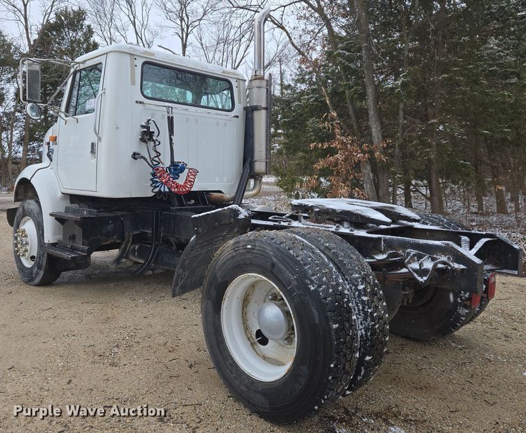 image for item DS5299 1997 International 8100 semi truck