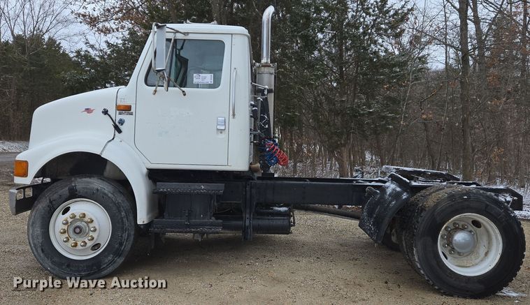 image for item DS5299 1997 International 8100 semi truck