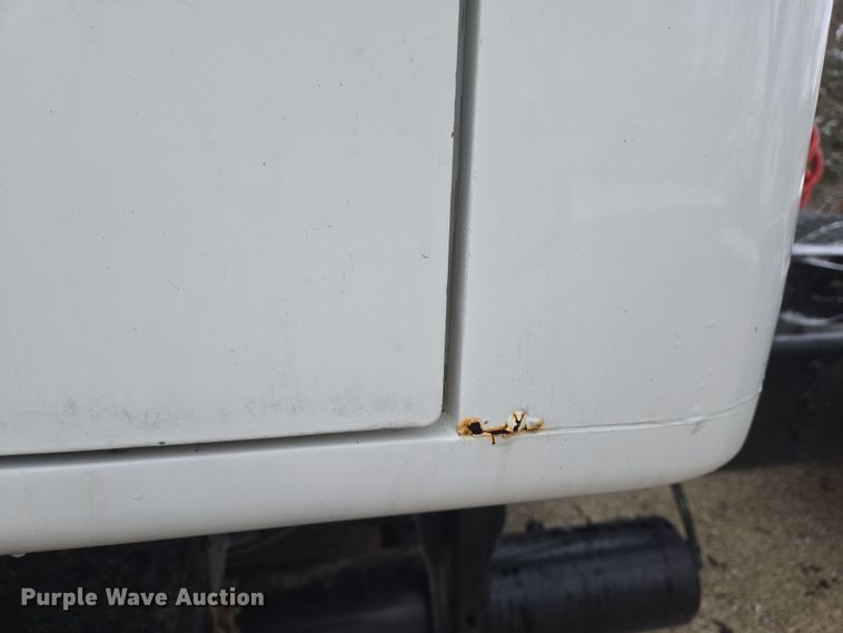 image for item DS5299 1997 International 8100 semi truck